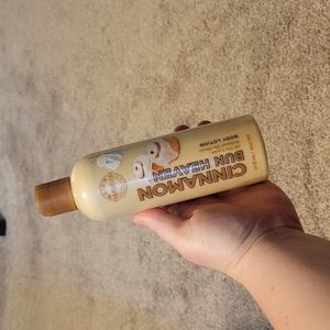 Bath and Body Works Cinnamon Bun Heaven Temptations lotion full bottle